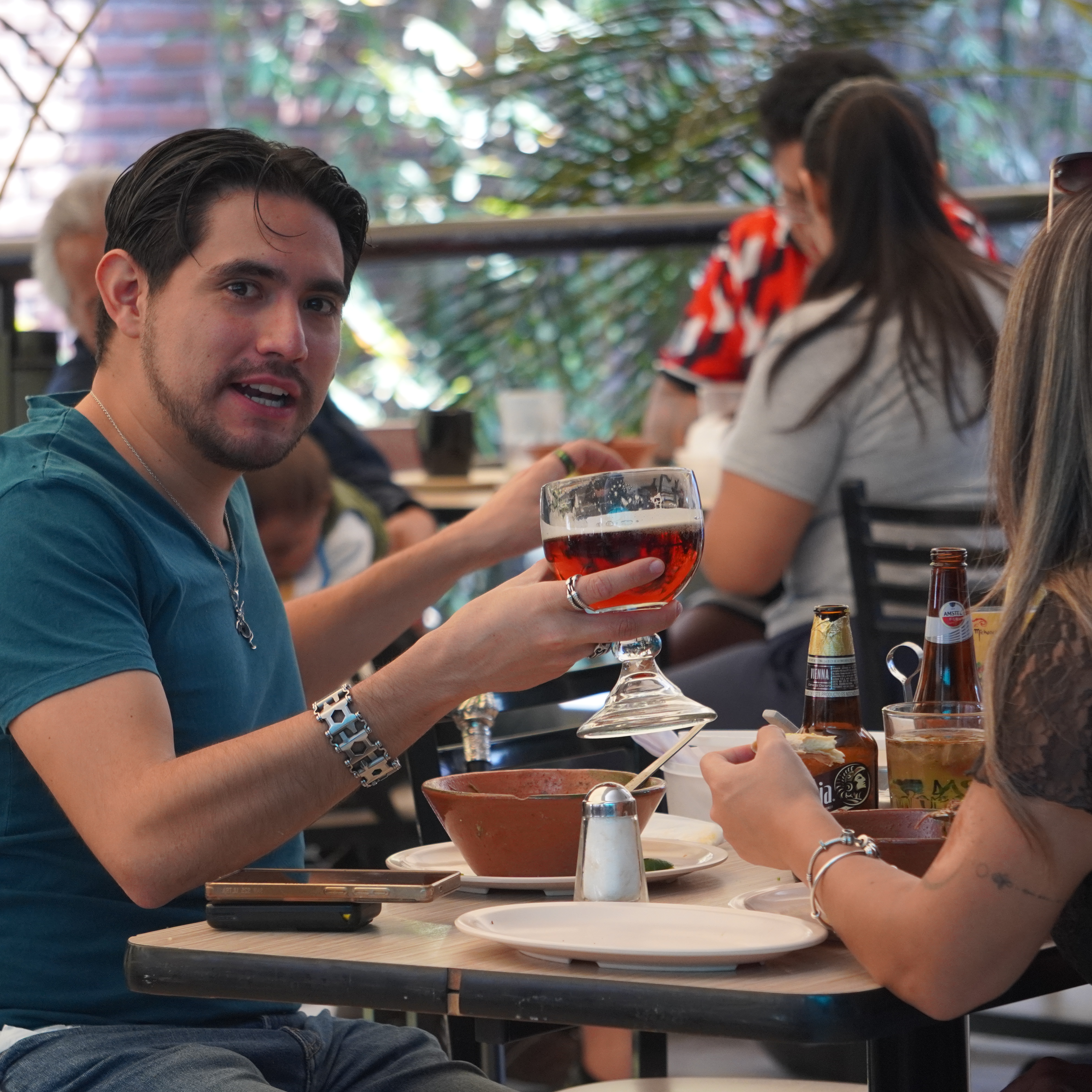Comensales disfrutando en Michoacaníssimo
